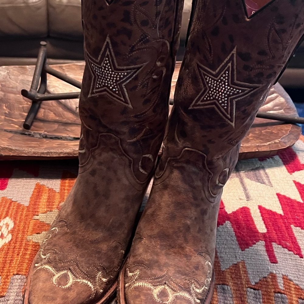 Lucchese Women's Dallas Cowboys Lucchese Brown Heeled Boots with Star Design